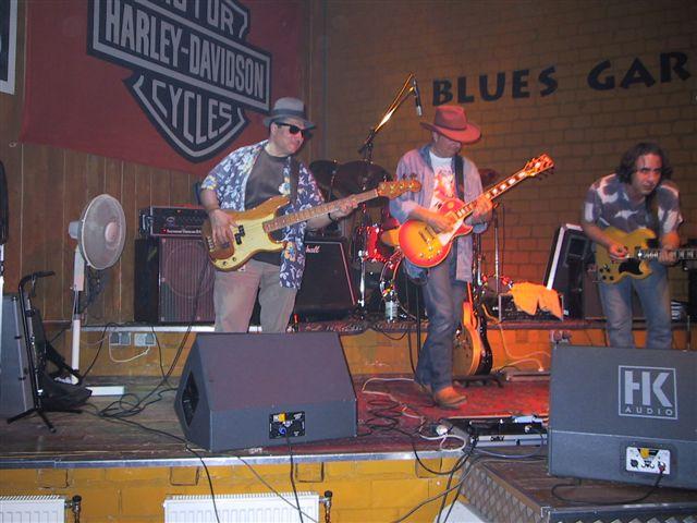 blues garage 28.6.2003 10002